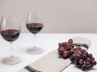 Top 9 Benefits of Drinking Red Wine